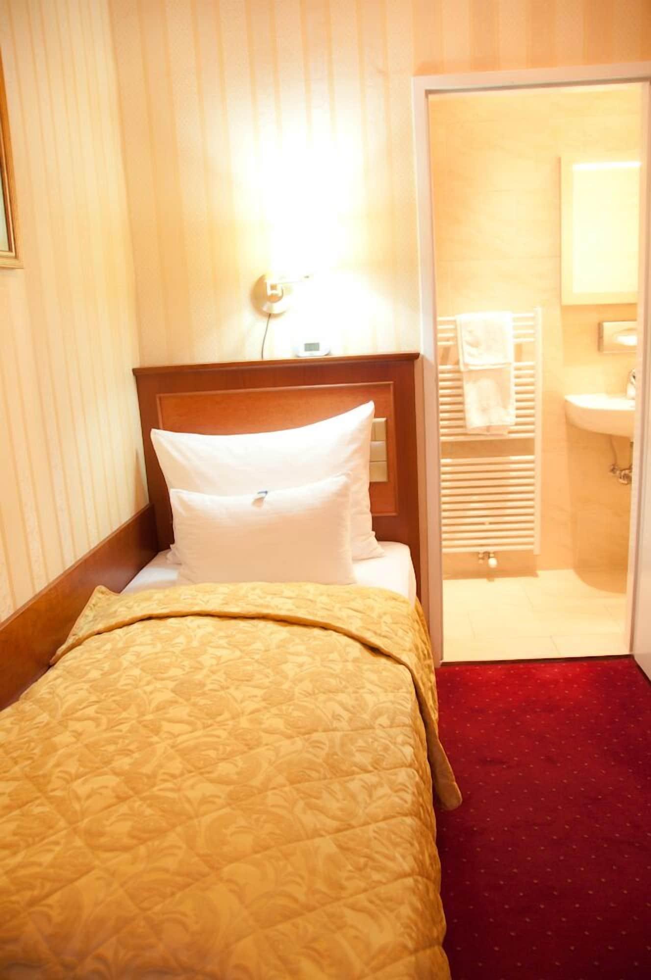 Pension Opera Suites I Self Check In Вена Экстерьер фото