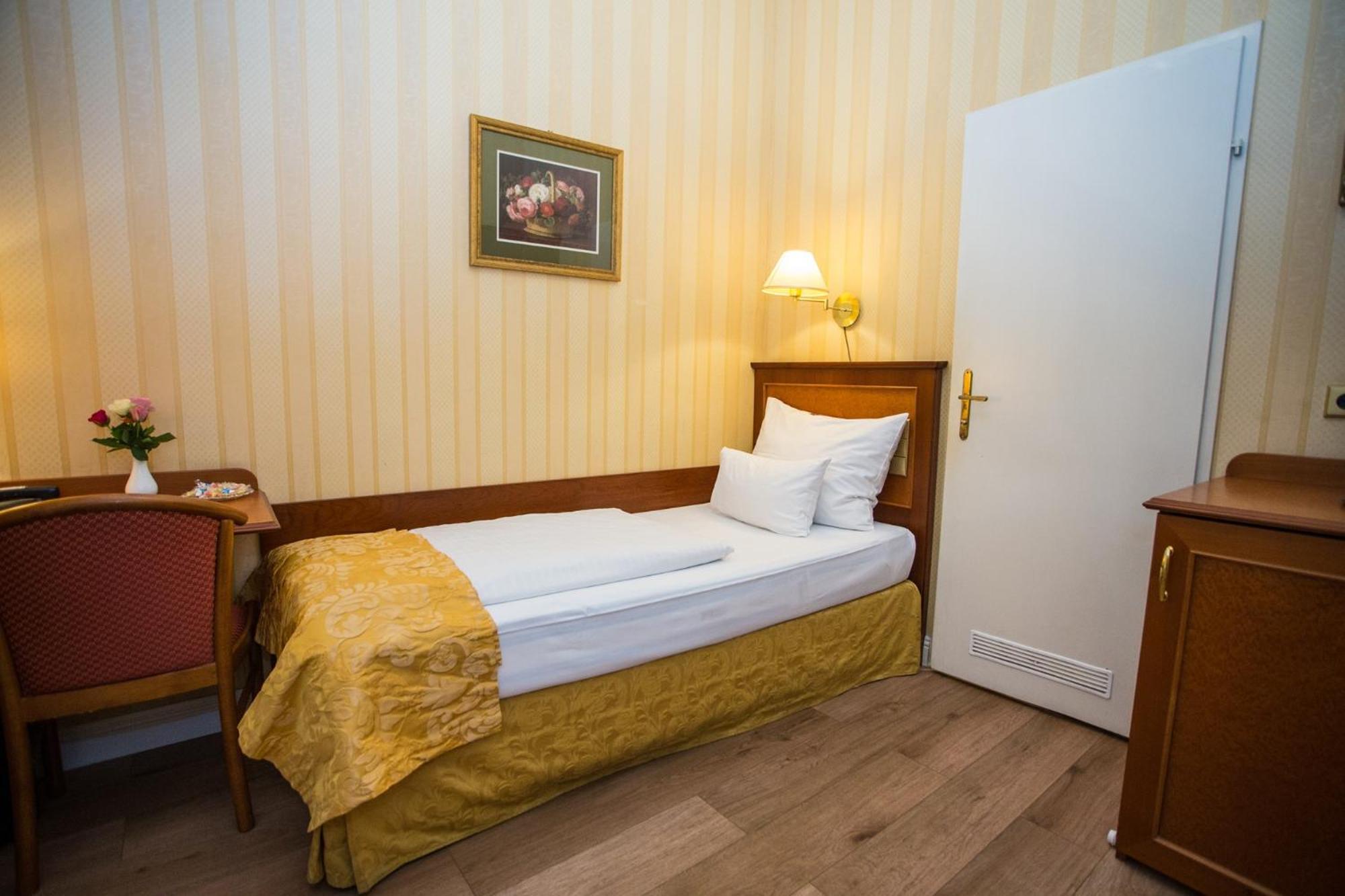 Pension Opera Suites I Self Check In Вена Экстерьер фото
