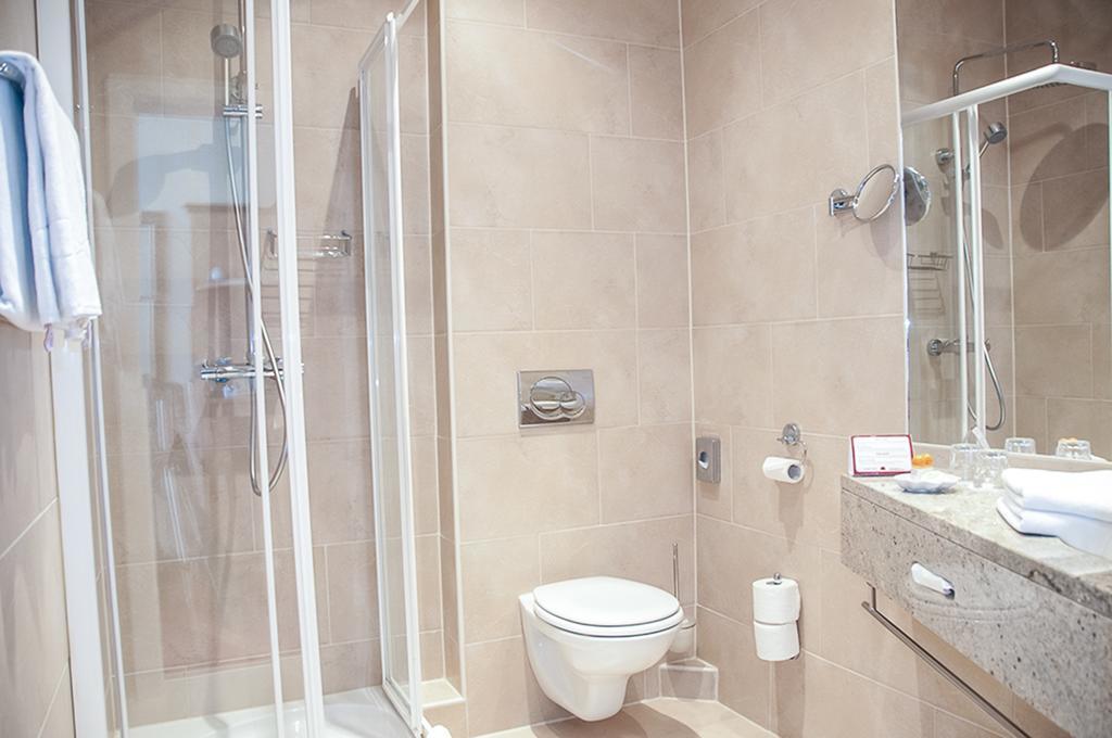Pension Opera Suites I Self Check In Вена Номер фото