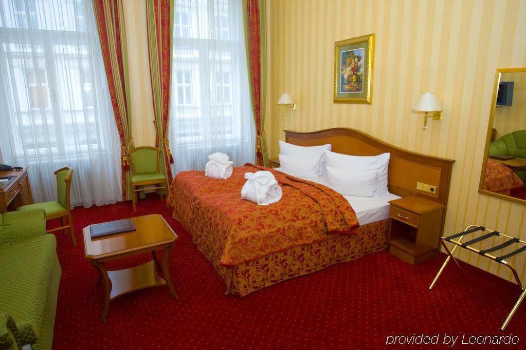 Pension Opera Suites I Self Check In Вена Номер фото