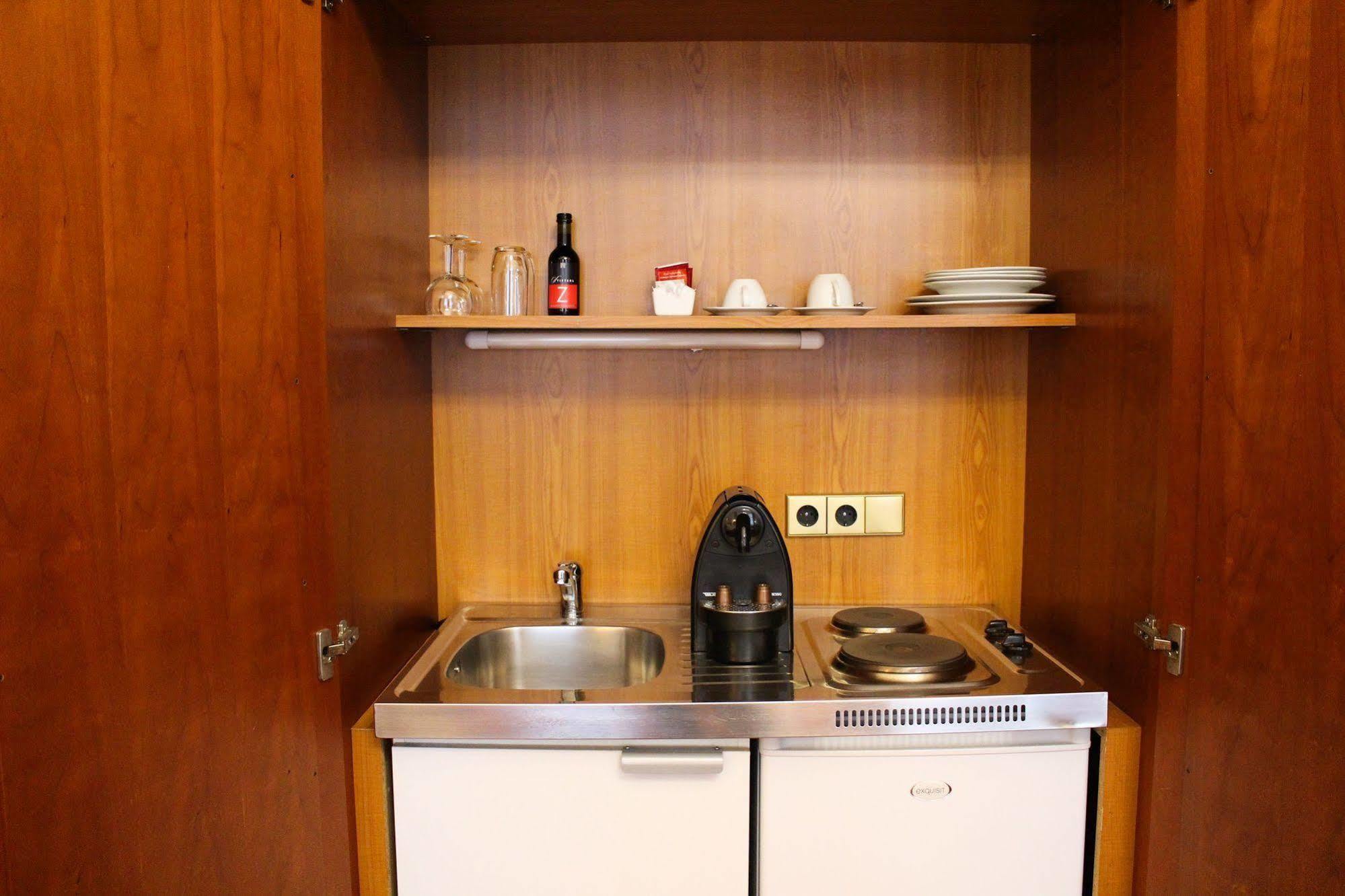 Pension Opera Suites I Self Check In Вена Экстерьер фото